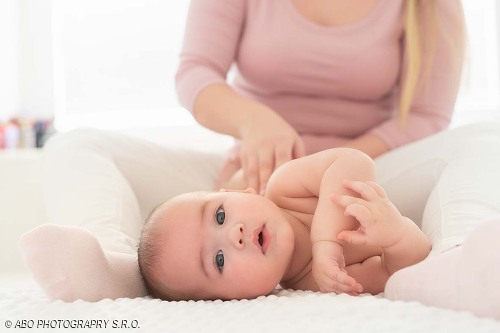 Sinnliche Bewegungserfahrungen für Babys von 3-5 Monaten